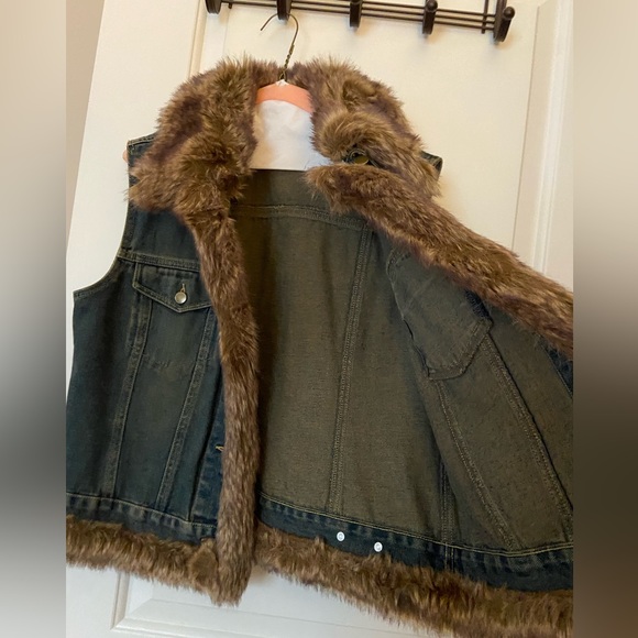 Ladies Medium Denim Faux Fur trimmed Vest - Picture 2 of 6